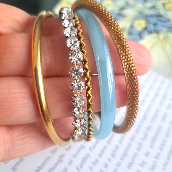 Set of 5 gold and blue tone bracelets - Picture 5 of 11
